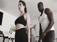 Baiser une chatte blanche adolescente