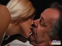 Seduciendo a un abuelo