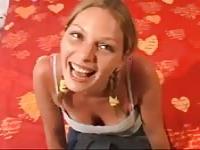 Dulce joven rogando por una polla