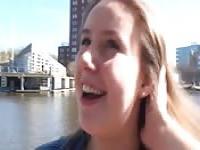 Jovencita amateur accede a follar a cambio de dinero