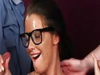 Bukkake für die sexy Sekretärin