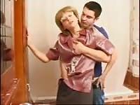 Blonde Tante verführt Neffen