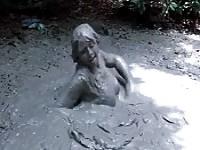 Una tetas muy embarradas