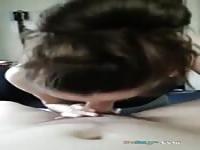 BrÃ¼nette Amateurin lutscht intensiv